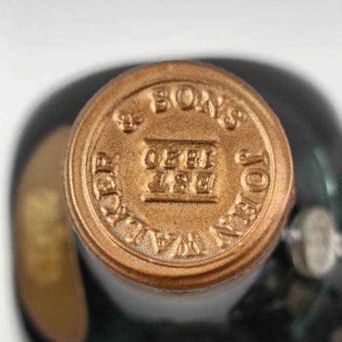 Johnnie Walker Blue Label rare collectible old bottle new, numbered P 02639