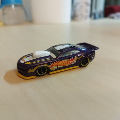 Hotwheels set of 3 like new
