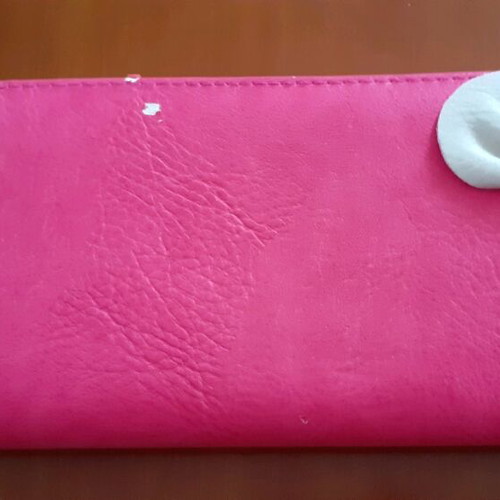 Pink wallet used with white bow