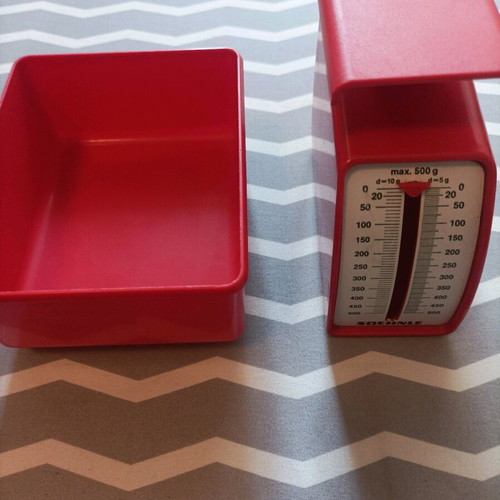 Vintage Soehnle analog scale up to 500g used, red