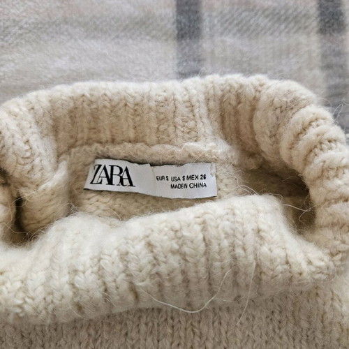 Women's sweaters like new, pink Bershka, beige Zara, blue turtleneck