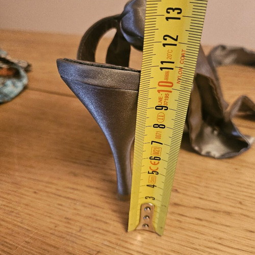 Bourne Taupe sandals new, size 40, gray beige