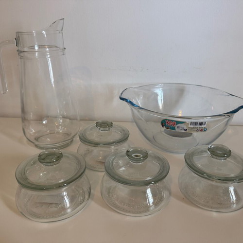 Glass kitchen set like new with pitcher, mixing bowl and 4 storage jars