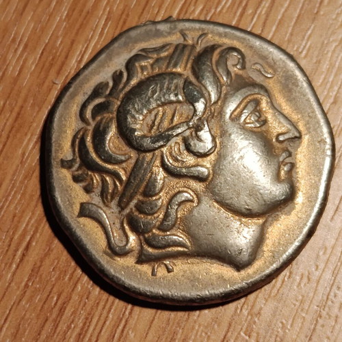 Commemorative coin with Alexander the Great and Vergina Sun like new