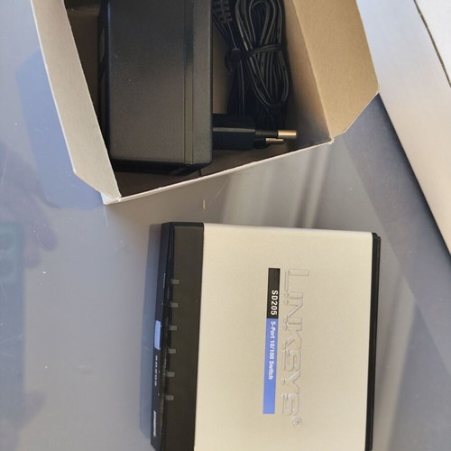 Linksys SD205 5-Port 10/100 Switch new