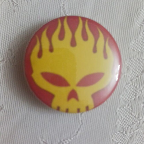 Badges new, 3.2 cm pins, large selection