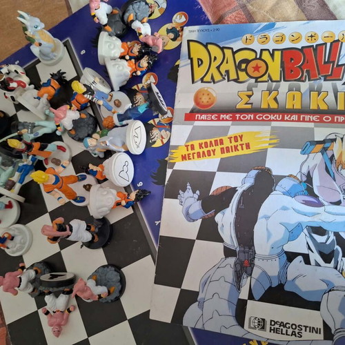 Dragonball chess set used, 2002 edition with magazine