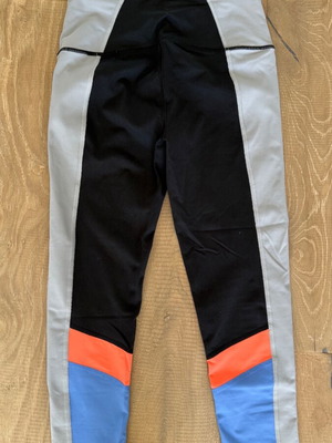 Victoria’s Secret Sport Capri Leggings size XS like new