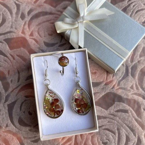 Handmade resin jewelry set with earrings and ring, new
