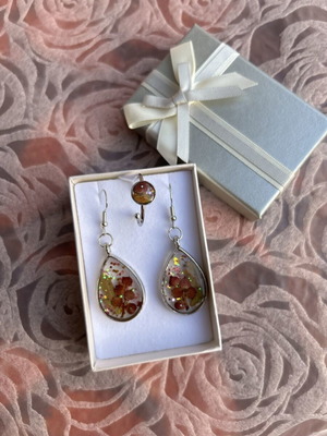 Handmade resin jewelry set with earrings and ring, new