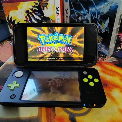 Нов Nintendo 2DS XL комплект с Mario Kart 7
