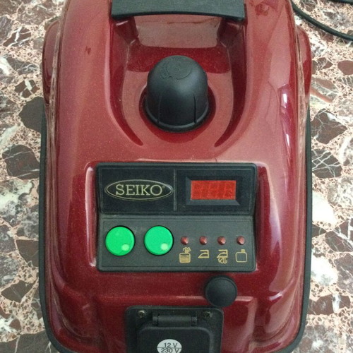 Steam cleaner like new with accessories for cleaning and ironing