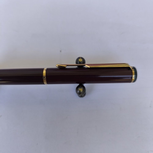 Parker 88 pen made in UK like new, burgundy color