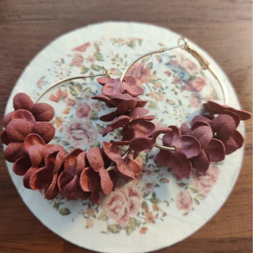 Hoop earrings with suede peach flowers new, gold color