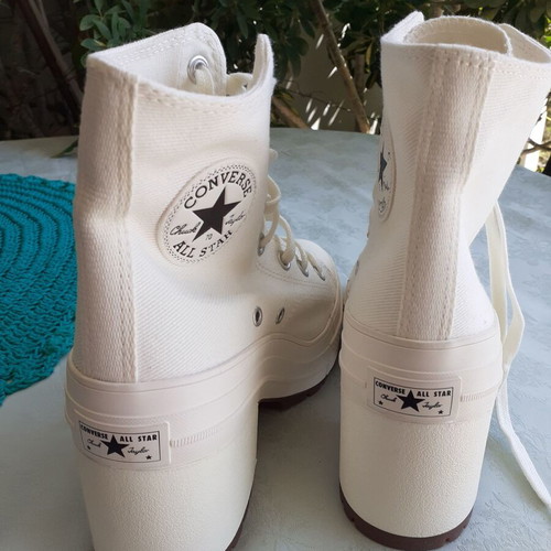 Converse All Star Cream Chuck Taylor 70 De Luxe Size 39 New With Box