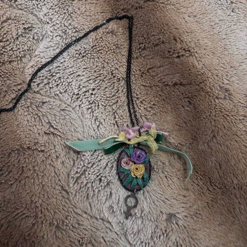 Handmade necklace with 3d flowers like new