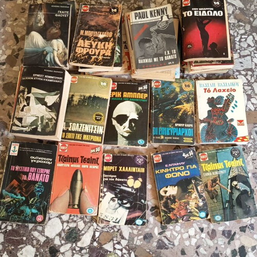 Vintage magazines and novels used, pack of 30 items