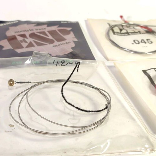 ESP bass strings used, pack with .045 .065 .085 .105 gauges