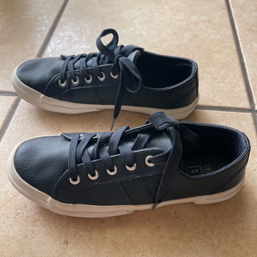 Leather sneakers Avenue navy blue like new, size 37