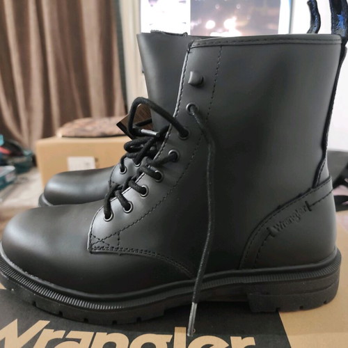 Wrangler men's boots new, size 42, black