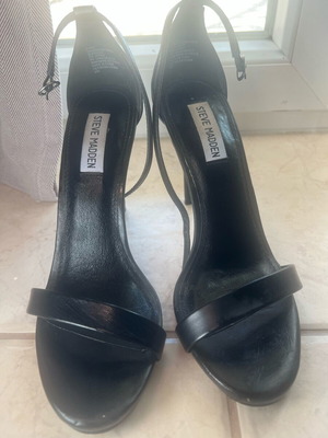 Steve Madden black sandal size 40 like new
