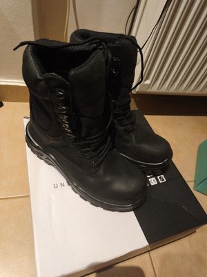 Black leather boots size 39