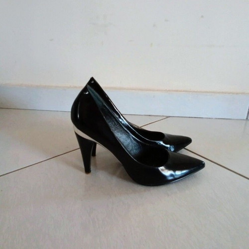 Roberto Botella patent leather black pumps size 37 like new