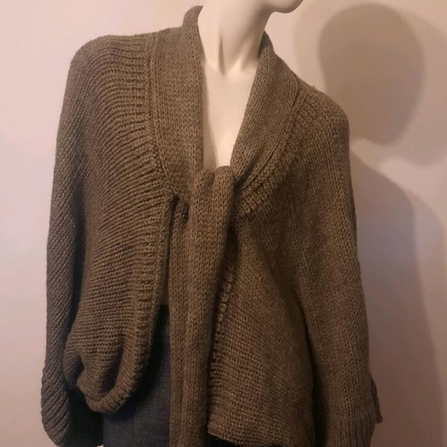 Women's cardigan used with wide batwing sleeves, green