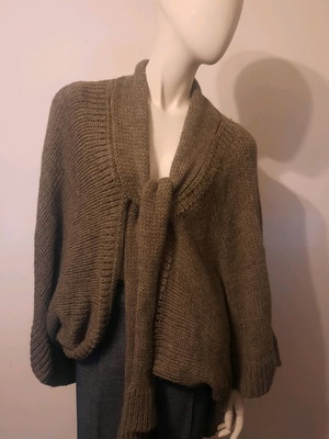 Women's cardigan used with wide batwing sleeves, green