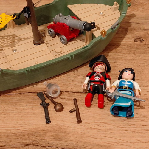 Playmobil pirate ship used, includes shown items