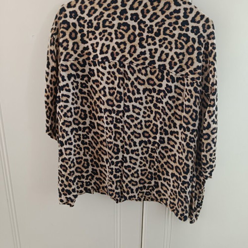H&M satin short sleeve shirt size M like new, black and brown