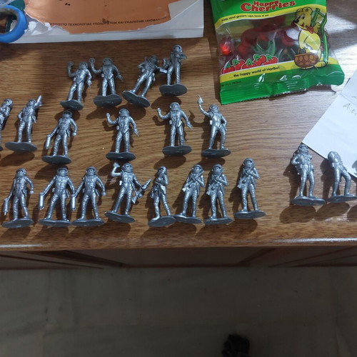 Solpa astronaut figures used, pack