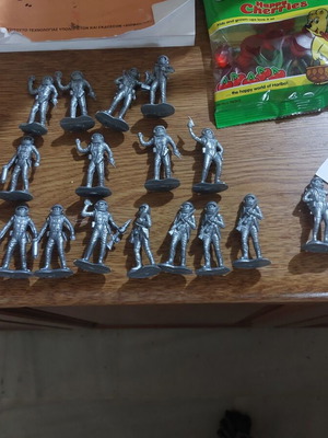 Solpa astronaut figures used, pack