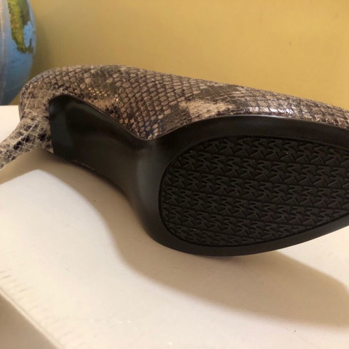 Michael Kors pumps size 40 with snake pattern like new