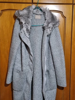 Women's gray wool coat like new with hood and fur
