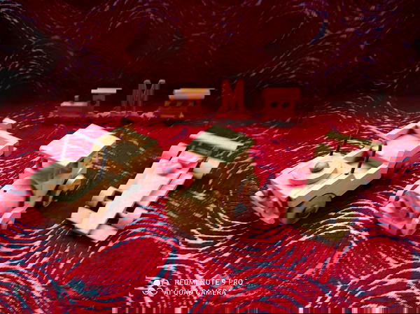 xilina pechnidia sinarmologimena / Wooden constructions from the 80s