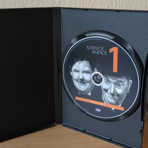 Laurel and Hardy DVD collection like new, 6 discs, comedy