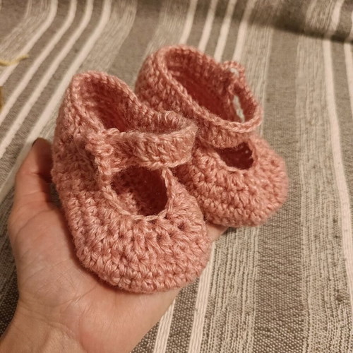 Knitted baby booties new, pink, 0-6 months