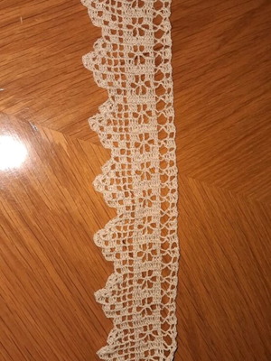 Beige lace handmade like new, length 30cm