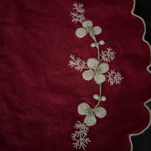 Serving tray doily like new with hand-stitched festoon embroidery 28 cm