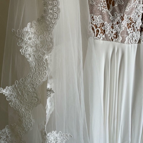 OFFER!  1500€ wedding dress size medium-large