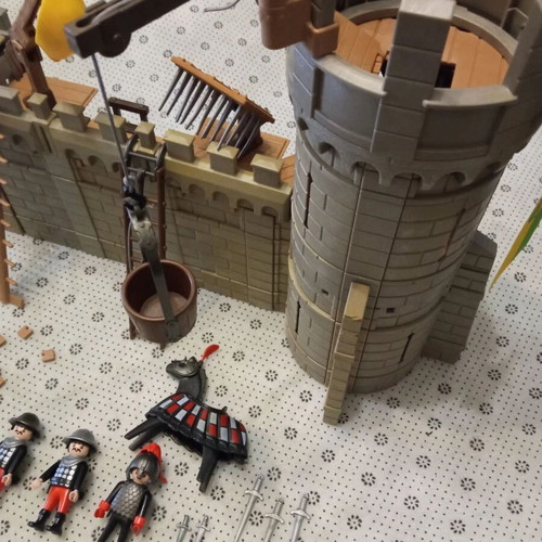Vintage Playmobil 3888 Castle Defenders set like new