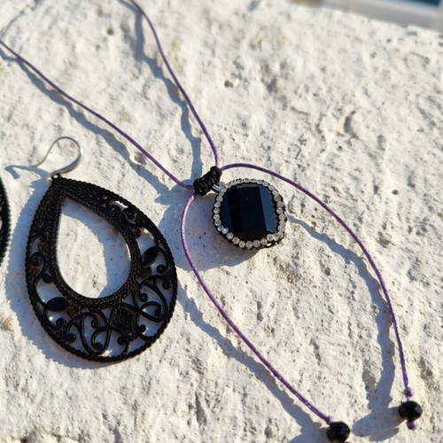 Necklace set with onyx pendant and earrings new