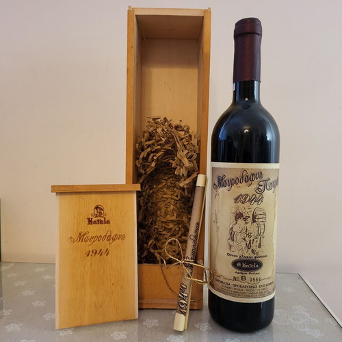 Karelas Mavrodafni 1944 new, bottle with box