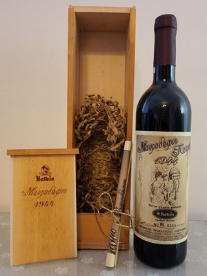 Karelas Mavrodafni 1944 new, bottle with box