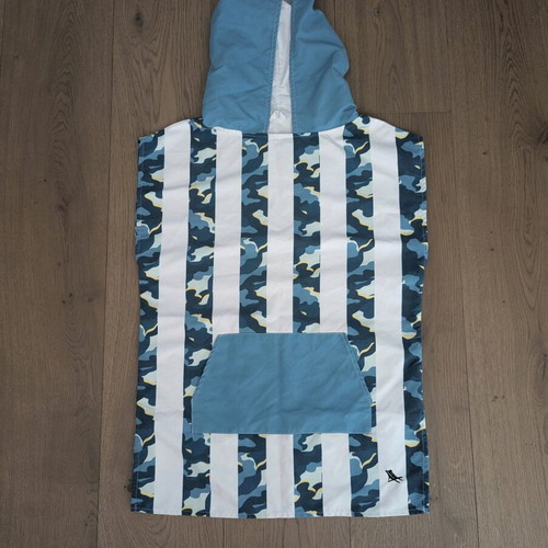 Dock & Bay poncho for 4-7 years like new