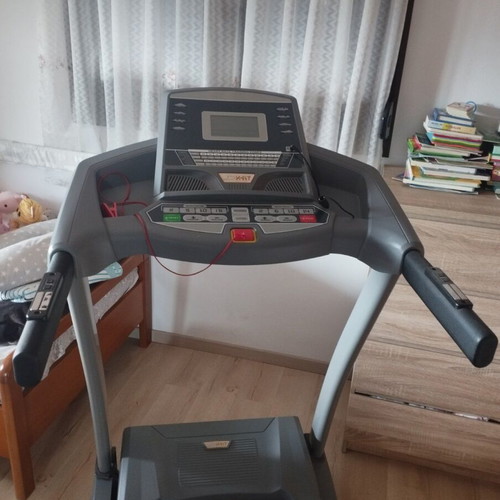 X Fit 107 Treadmill like new with fat burn and cardio programs
