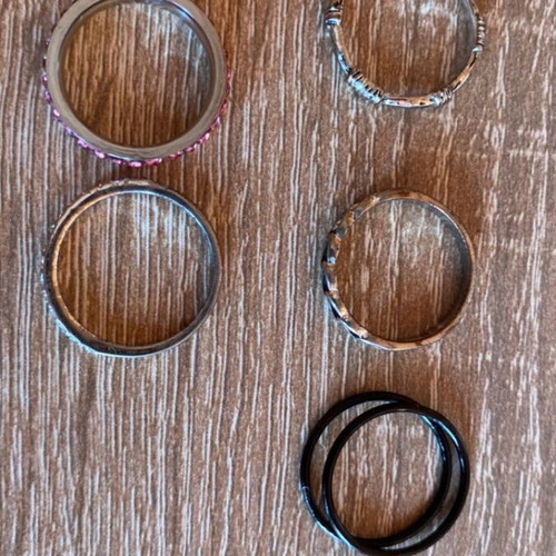 Set of 6 rings used, silver, black and pink colors