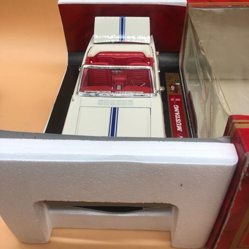 Ford Mustang Blanc "Indianapolis 500 Pace Car" 1964 Mira used 1/18 model