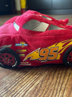 Macqueen kids slippers size 33 used with scuffs